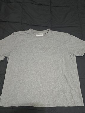 Good Counsel Men’s Gray Crew Neck T-Shirt Tee, XL, EUC